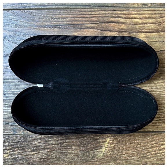 Oakley Soft Vault Zip Around Sunglass Case - Picture 5 of 7